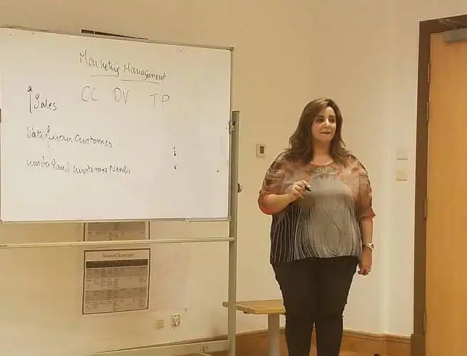 Neues Fakultätsbewertungsformular - Dr. Rasha Magdi - Marketing (EMBA)