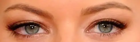 34. En una escala del 1 al 10, ¿qué tan atractivos son estos ojos?