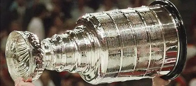 dein Lieblingsteam gewinnt den Stanley Cup in der nächsten Saison ODER gewinnt drei aufeinanderfolgende Cups ab dem Jahr 2020?