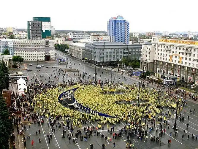 Se potrivește această imagine cu acele reprezentări care apar în mintea ta la cuvântul Chelyabinsk?