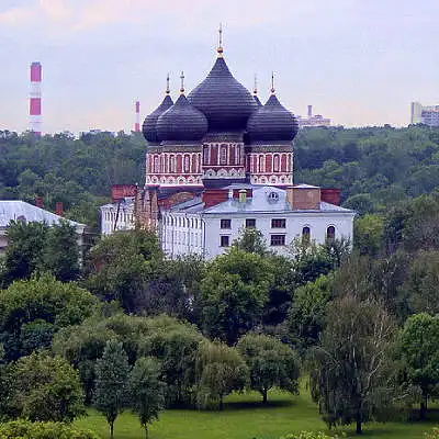 Hình ảnh này có trùng với hình dung của bạn về phía đông Moscow không? (Does this image match your idea (mental representation) of the east of Moscow?)